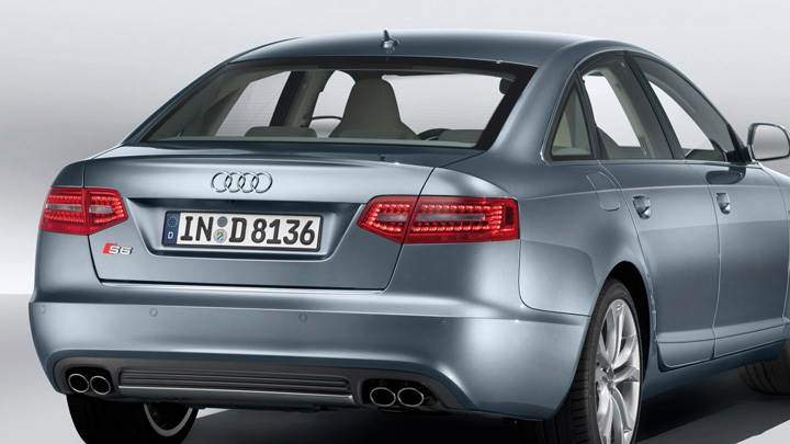 Back Pose Of 2009 Audi S6 In Grey